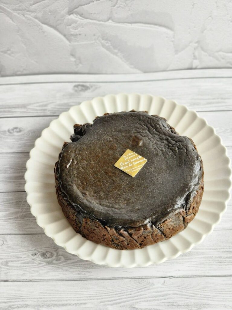 糀黒ごまバスクチーズケーキ